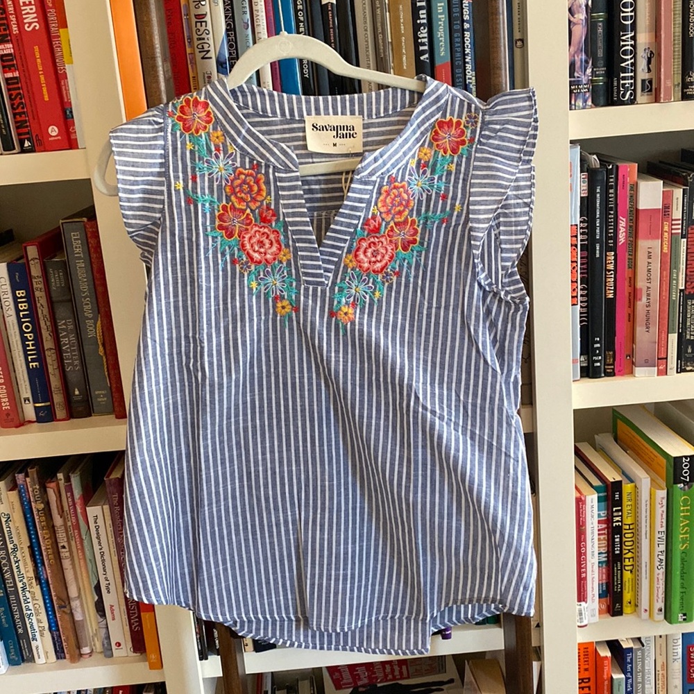 NWT Savannah Jane, Size Medium, Embroidered Top